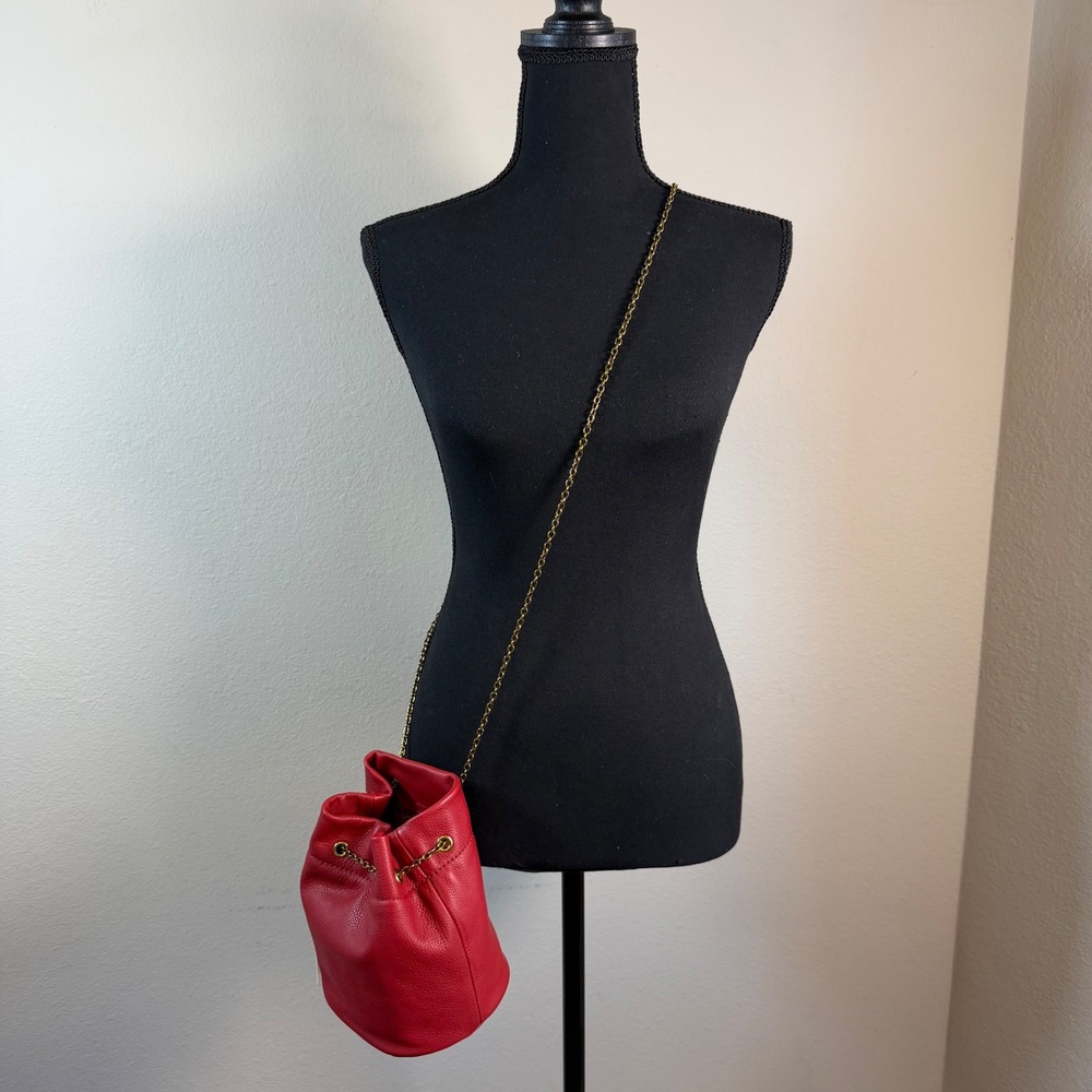 New HOBO Jovie Scarlet Red Leather Mini Bucket Bag Gold Chain NWT - Picture 3 of 10